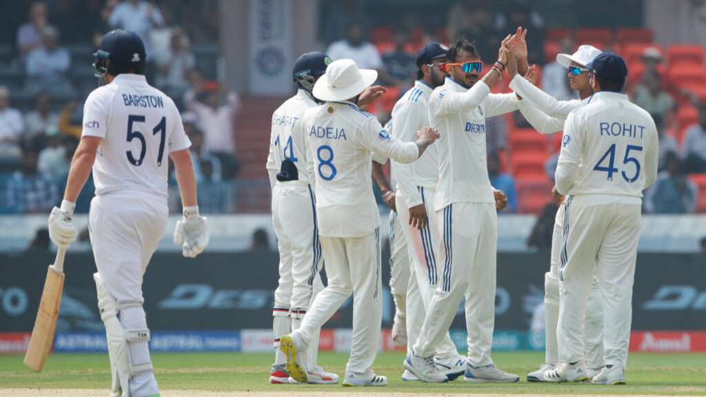 India Bowls England Out On Day 1